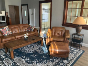 University Ave spacious boutique duplex